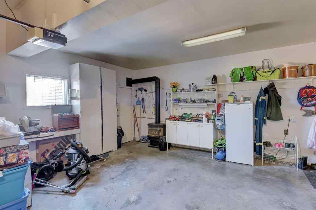 MLS® A2254398 - 6102 93 A Street  in Country Club Estates Grande Prairie, Residential