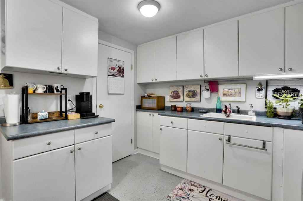 MLS® A2254399 - 3045 26A Street SW in Richmond Calgary, Residential