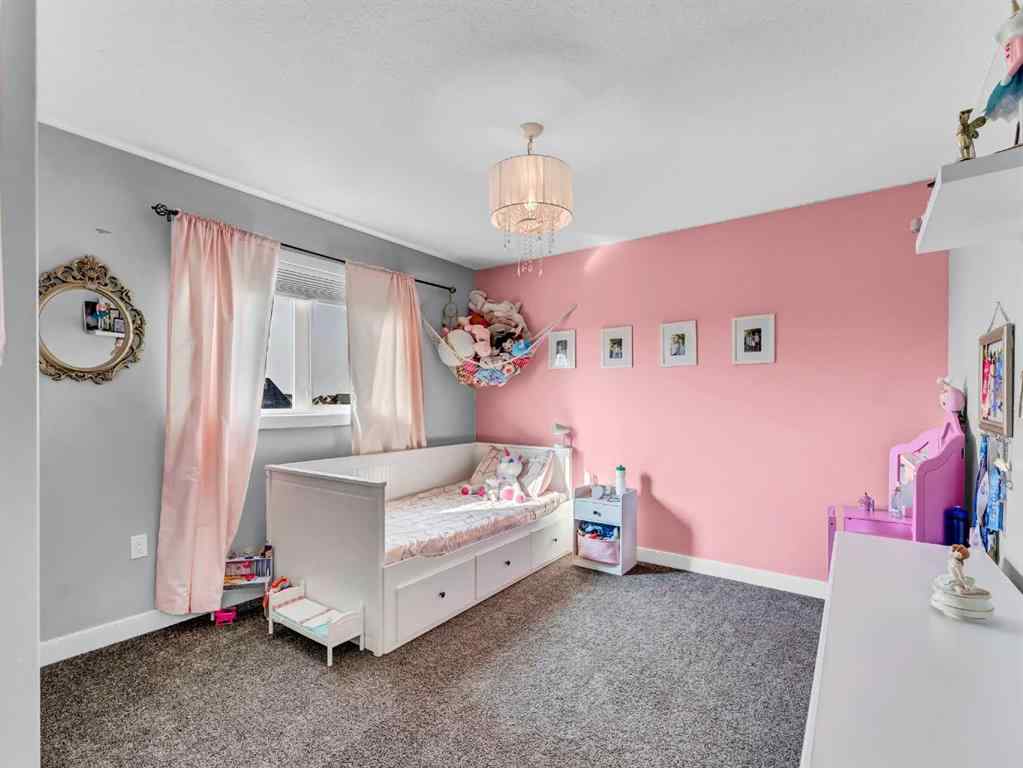 MLS® A2254402 - 47 Sterling Link SE in SE Southridge Medicine Hat, Residential