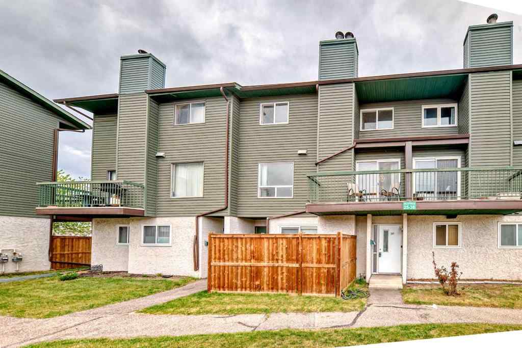 MLS® A2254432 - Unit #26 2511 38 Street NE in Rundle Calgary, Residential