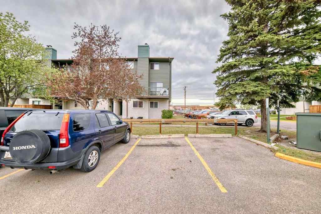 MLS® A2254432 - Unit #26 2511 38 Street NE in Rundle Calgary, Residential
