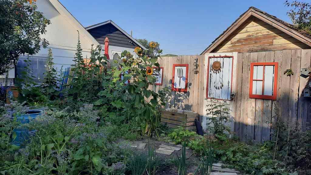 MLS® A2254454 - 1111 2 Avenue W in Newcastle Drumheller, Residential