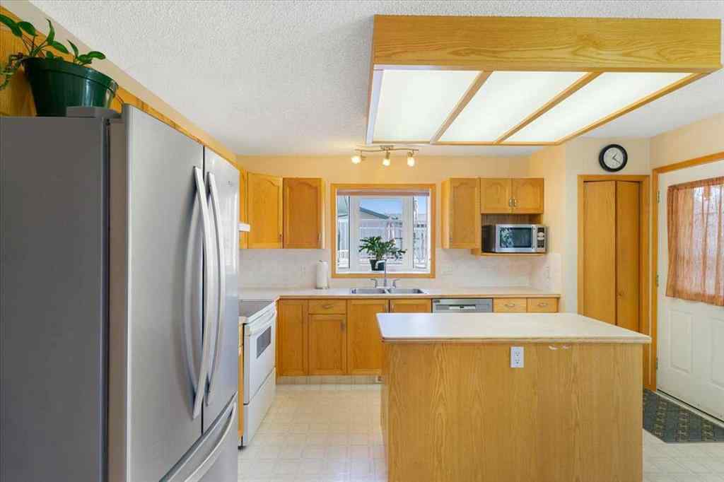 MLS® A2254480 - 8867 108 Avenue  in Crystal Heights Grande Prairie, Residential