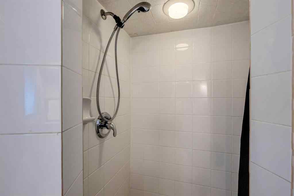 MLS® A2254490 - 2614 1 Avenue NW in West Hillhurst Calgary, Residential