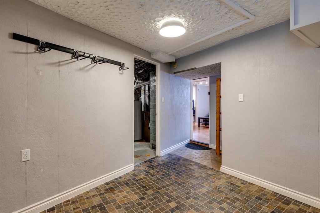 MLS® A2254490 - 2614 1 Avenue NW in West Hillhurst Calgary, Residential