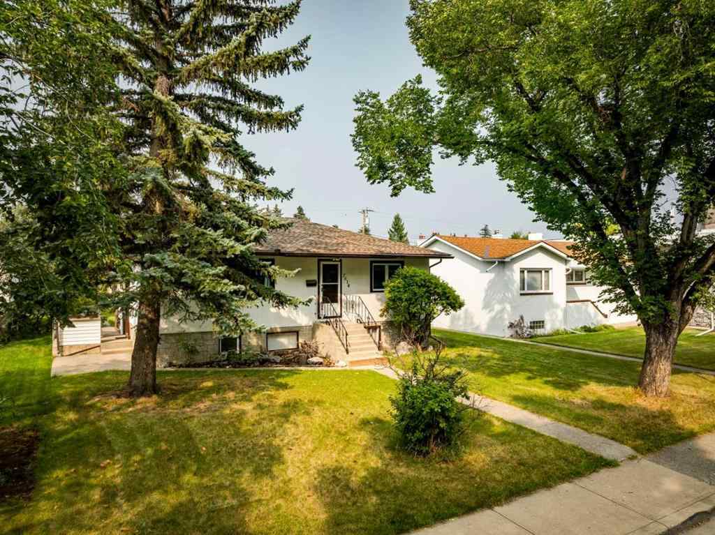 MLS® A2254490 - 2614 1 Avenue NW in West Hillhurst Calgary, Residential