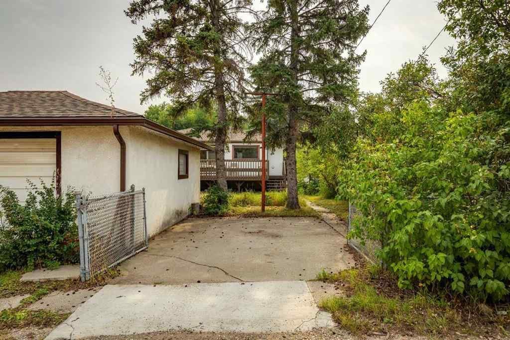 MLS® A2254490 - 2614 1 Avenue NW in West Hillhurst Calgary, Residential