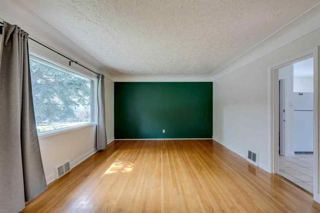 MLS® A2254490 - 2614 1 Avenue NW in West Hillhurst Calgary, Residential