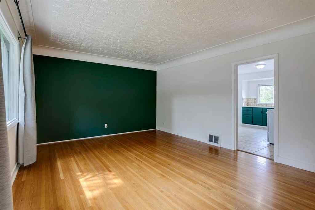 MLS® A2254490 - 2614 1 Avenue NW in West Hillhurst Calgary, Residential