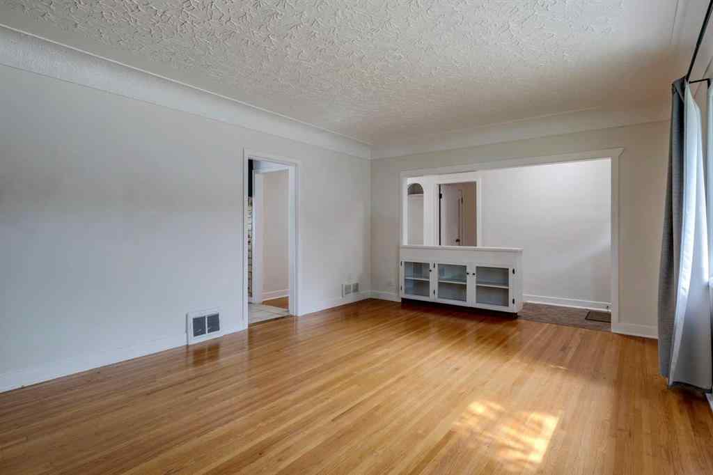 MLS® A2254490 - 2614 1 Avenue NW in West Hillhurst Calgary, Residential