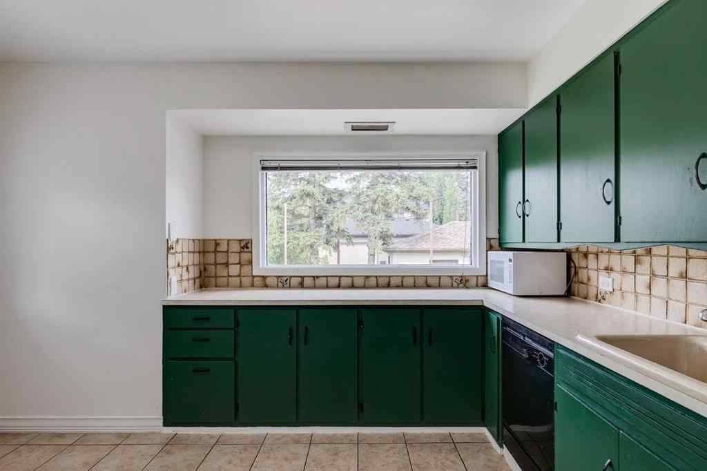 MLS® A2254490 - 2614 1 Avenue NW in West Hillhurst Calgary, Residential