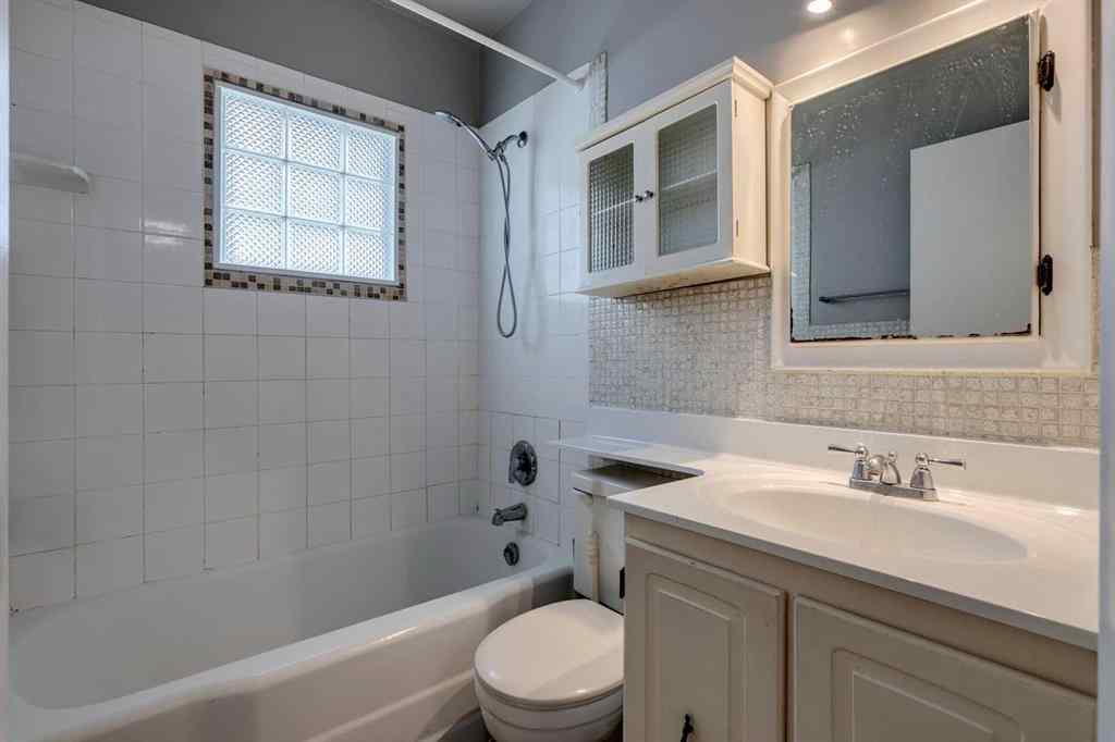 MLS® A2254490 - 2614 1 Avenue NW in West Hillhurst Calgary, Residential