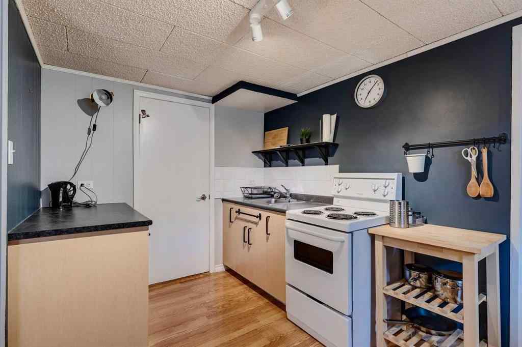 MLS® A2254490 - 2614 1 Avenue NW in West Hillhurst Calgary, Residential