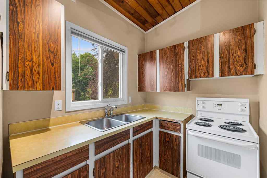 MLS® A2254491 - 2351 50 Street NE in Rundle Calgary, Residential
