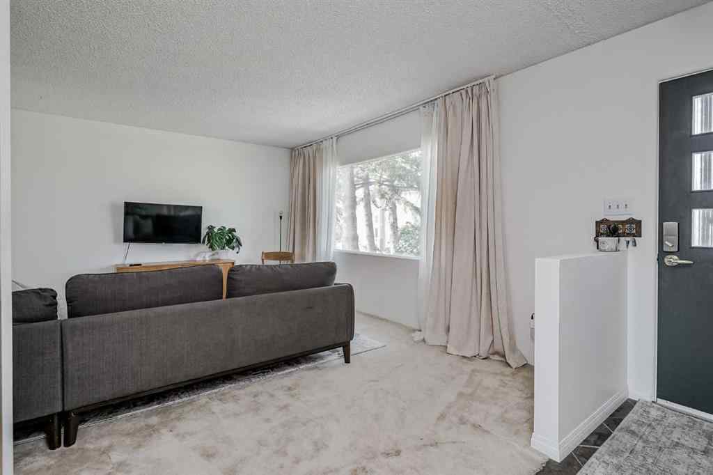 MLS® A2254492 - 4928 45 Street SW in Glamorgan Calgary, Residential