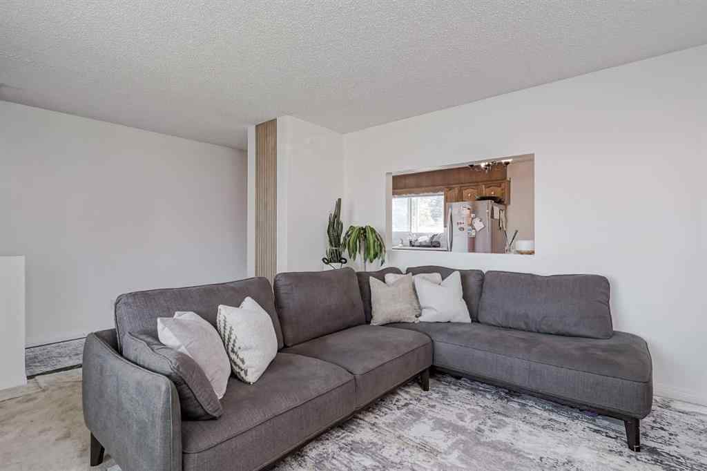 MLS® A2254492 - 4928 45 Street SW in Glamorgan Calgary, Residential