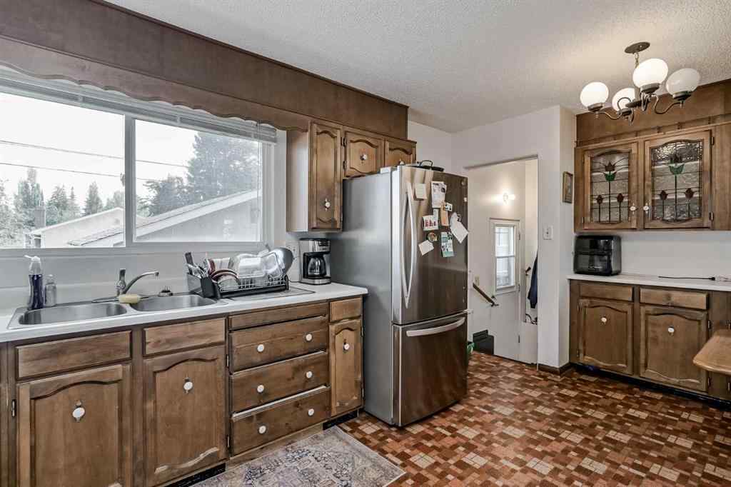 MLS® A2254492 - 4928 45 Street SW in Glamorgan Calgary, Residential