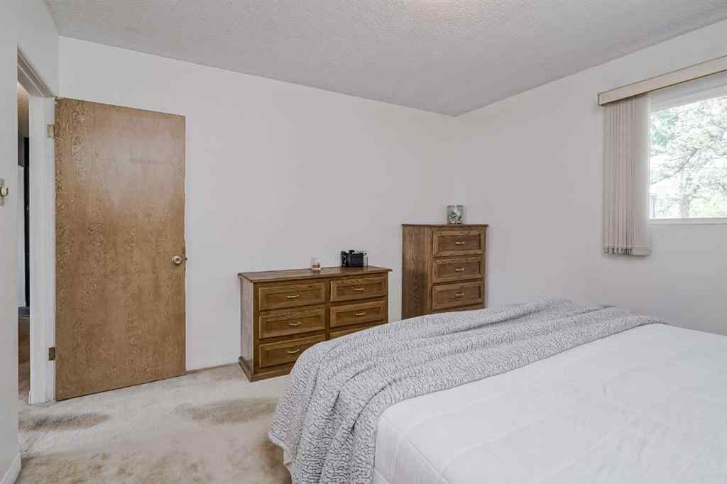 MLS® A2254492 - 4928 45 Street SW in Glamorgan Calgary, Residential