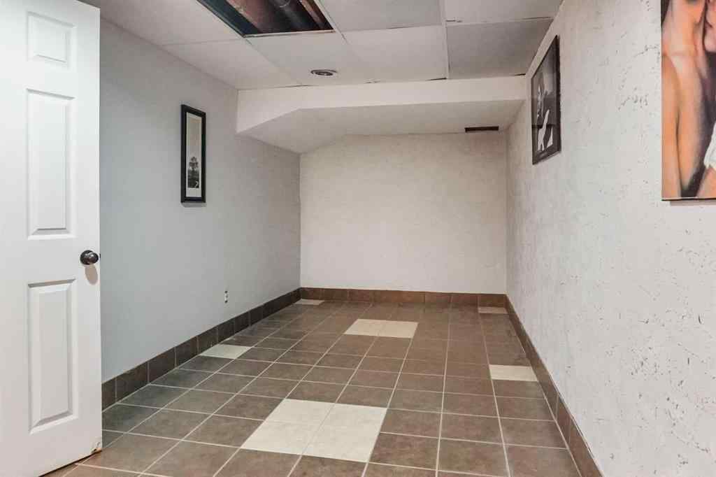 MLS® A2254495 - 255 11 Street Street  in Dunmore Industrial Dunmore, Residential