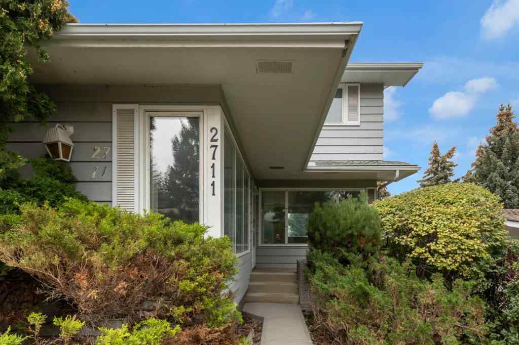 MLS® A2254530 - 2711 Crawford Road NW in Charleswood Calgary, Residential