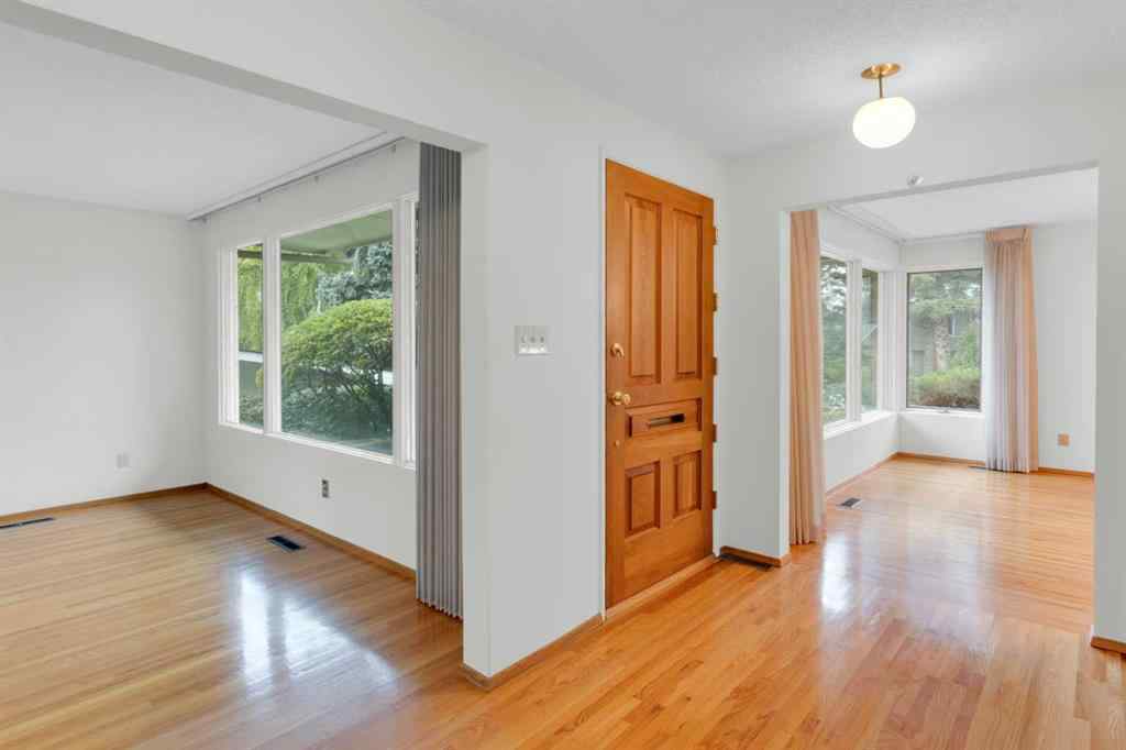 MLS® A2254530 - 2711 Crawford Road NW in Charleswood Calgary, Residential