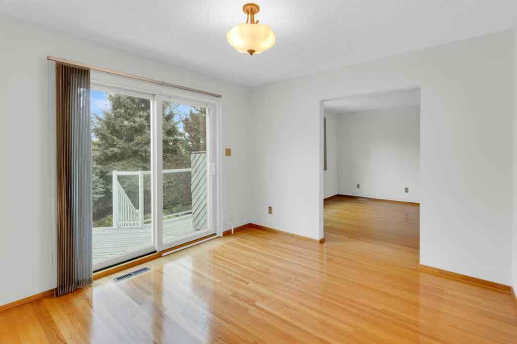 MLS® A2254530 - 2711 Crawford Road NW in Charleswood Calgary, Residential