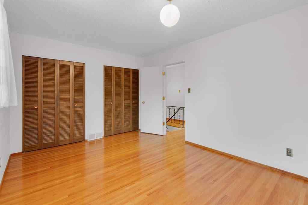 MLS® A2254530 - 2711 Crawford Road NW in Charleswood Calgary, Residential