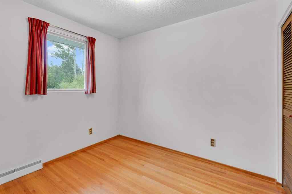 MLS® A2254530 - 2711 Crawford Road NW in Charleswood Calgary, Residential