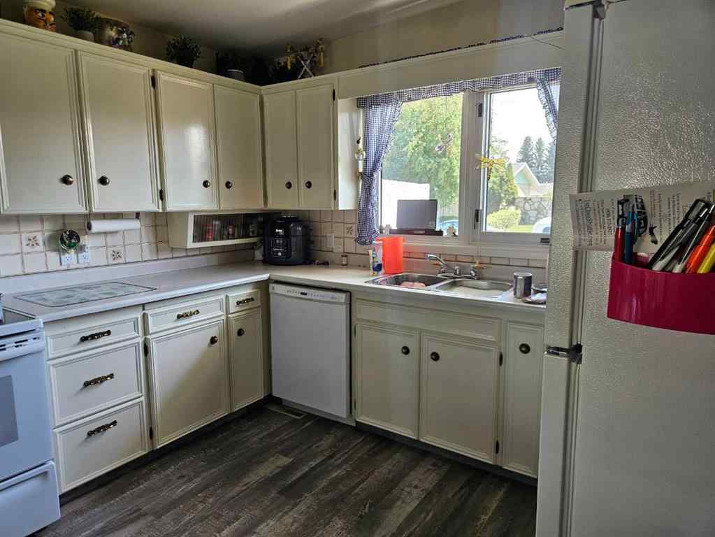 MLS® A2254531 - 2613 10 Avenue  in Winston Churchill Lethbridge, Residential