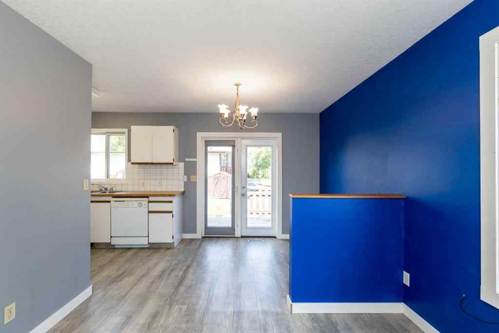 MLS® A2254536 - 5302 36A Street  in South Innisfail Innisfail, Residential