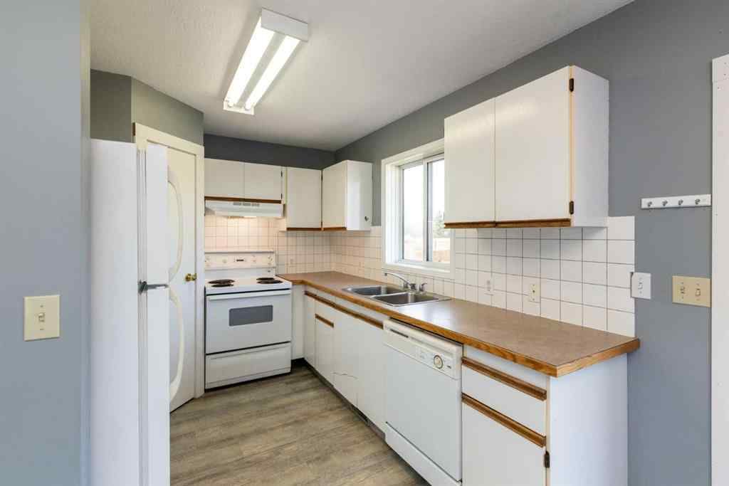 MLS® A2254536 - 5302 36A Street  in South Innisfail Innisfail, Residential