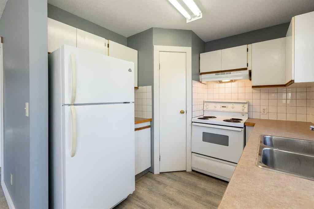 MLS® A2254536 - 5302 36A Street  in South Innisfail Innisfail, Residential