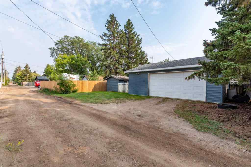 MLS® A2254556 - 4812 36 Street  in Larsen Grove Lloydminster, Residential