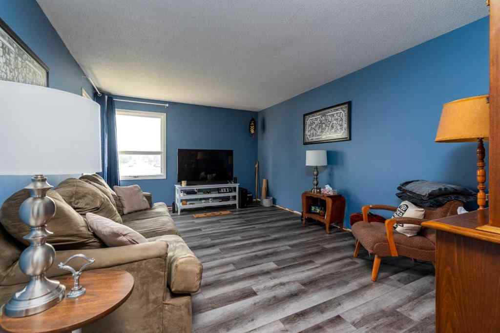 MLS® A2254556 - 4812 36 Street  in Larsen Grove Lloydminster, Residential