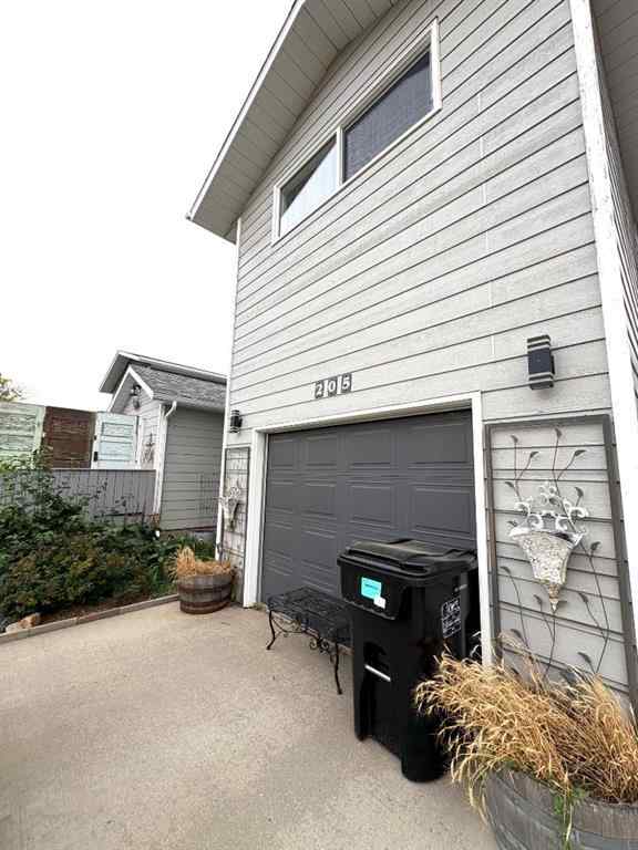 MLS® A2254559 - 205 3 Avenue E in NONE Oyen, Residential