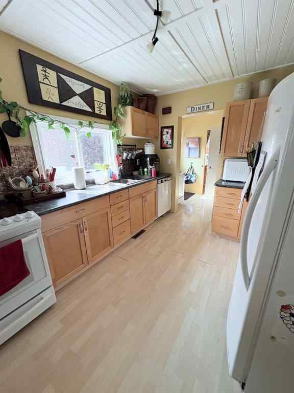 MLS® A2254559 - 205 3 Avenue E in NONE Oyen, Residential