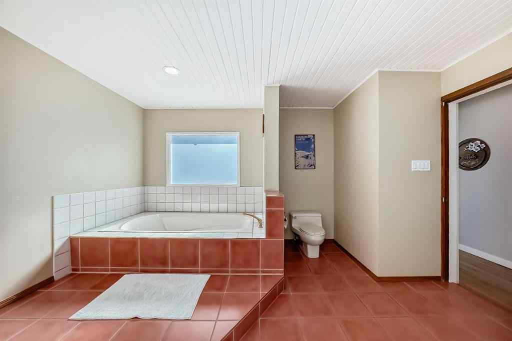 MLS® A2254575 - 51 Holden Road SW in Haysboro Calgary, Residential