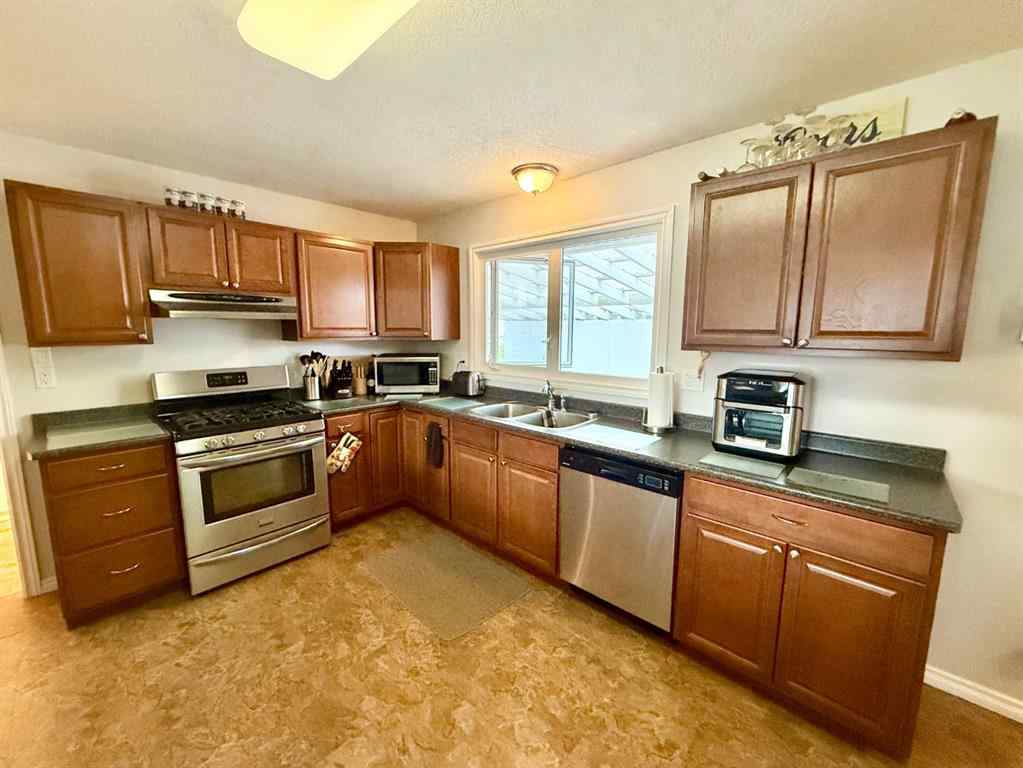 MLS® A2254586 - 109 CADOMIN Square  in Hillcrest Hinton, Residential