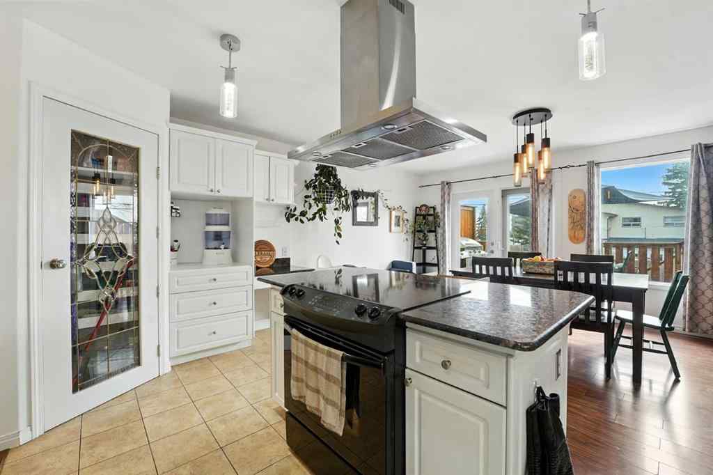 MLS® A2254596 - 2635 14 Avenue SE in Albert Park/Radisson Heights Calgary, Residential