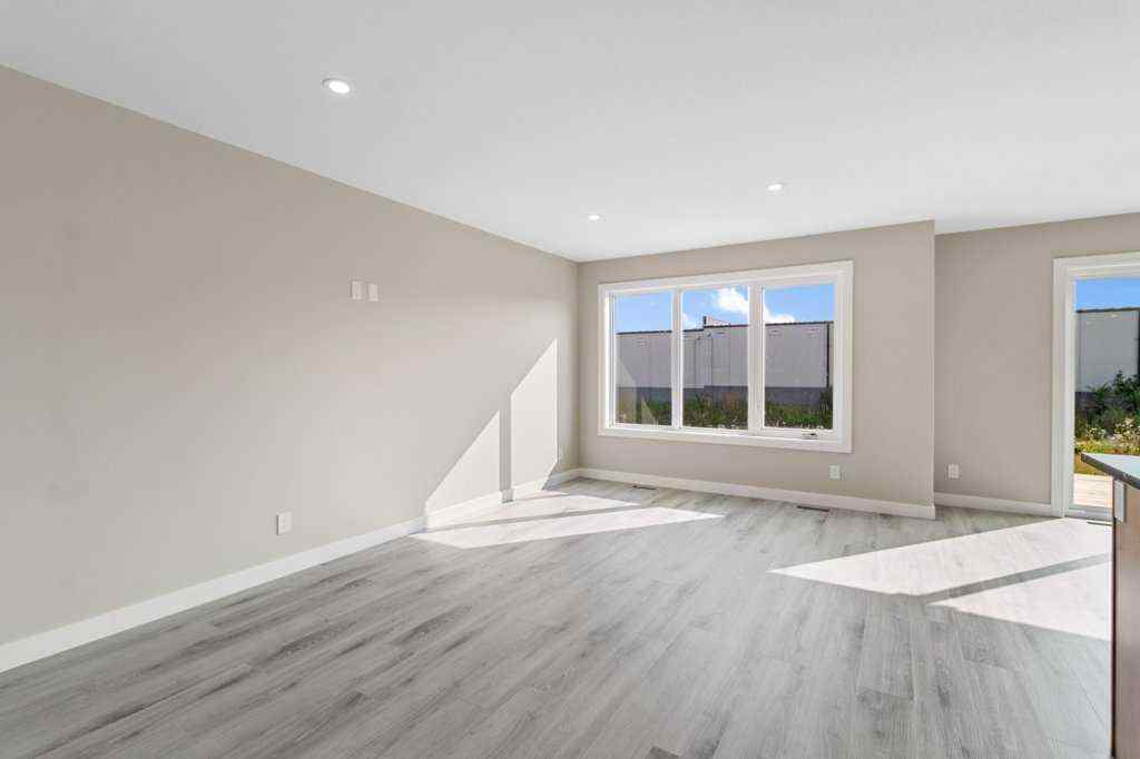 MLS® A2254600 - 125 Hampton Crescent  in Hampton Pointe Sylvan Lake, Residential