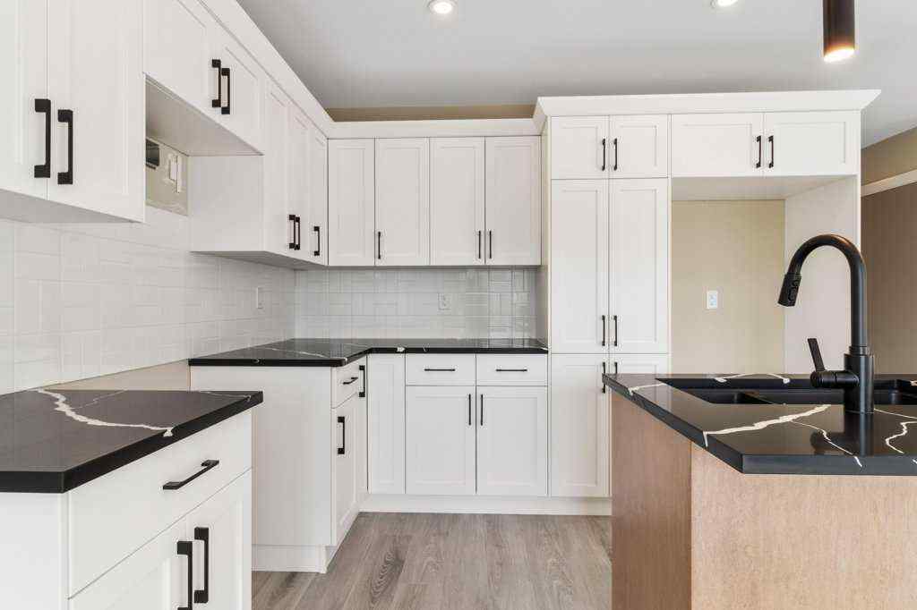 MLS® A2254600 - 125 Hampton Crescent  in Hampton Pointe Sylvan Lake, Residential