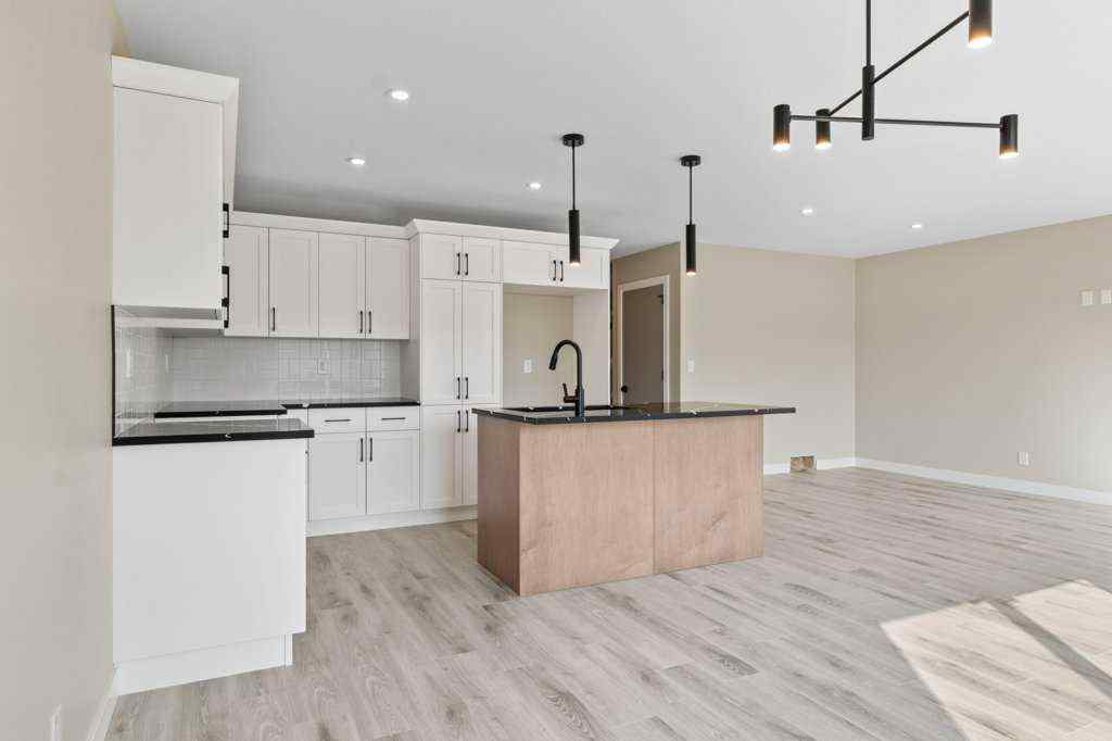 MLS® A2254600 - 125 Hampton Crescent  in Hampton Pointe Sylvan Lake, Residential