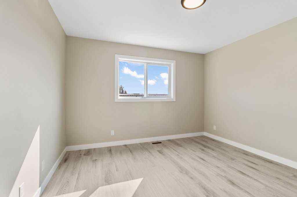 MLS® A2254600 - 125 Hampton Crescent  in Hampton Pointe Sylvan Lake, Residential