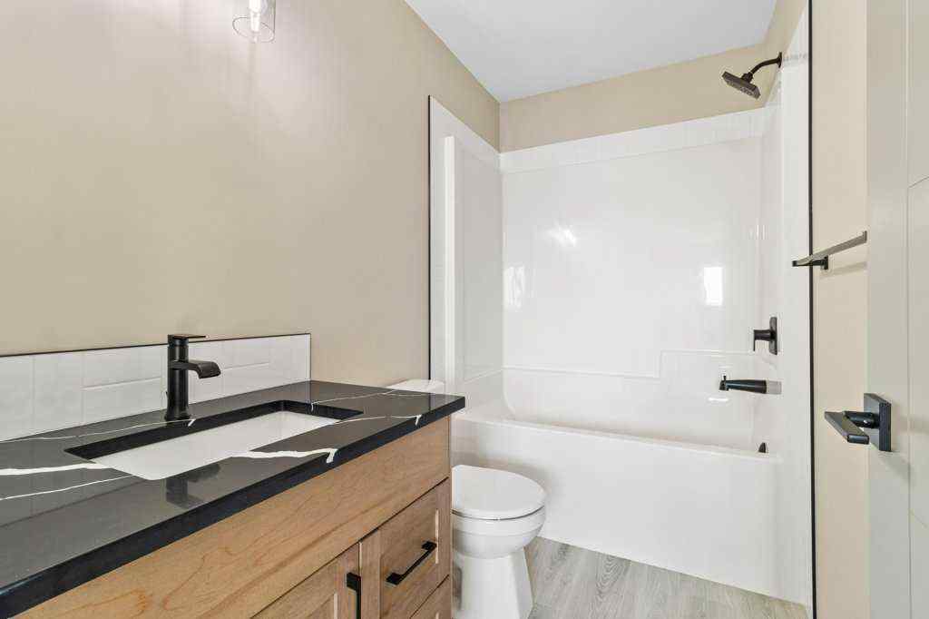 MLS® A2254600 - 125 Hampton Crescent  in Hampton Pointe Sylvan Lake, Residential