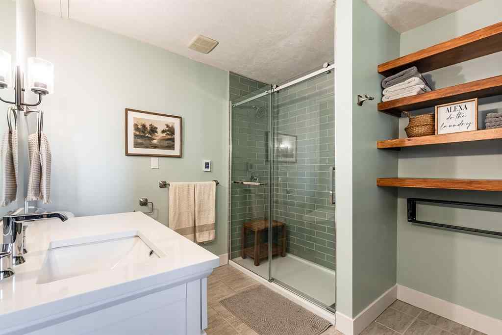 MLS® A2254606 - 52 Ross Heights Court SE in Ross Glen Medicine Hat, Residential