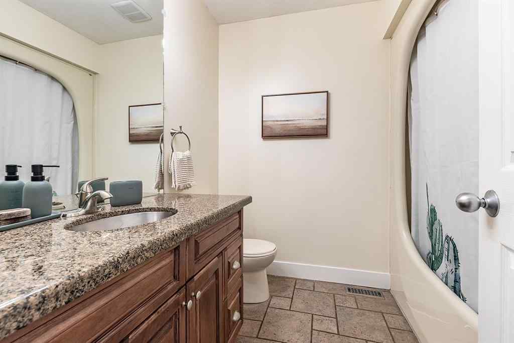 MLS® A2254606 - 52 Ross Heights Court SE in Ross Glen Medicine Hat, Residential