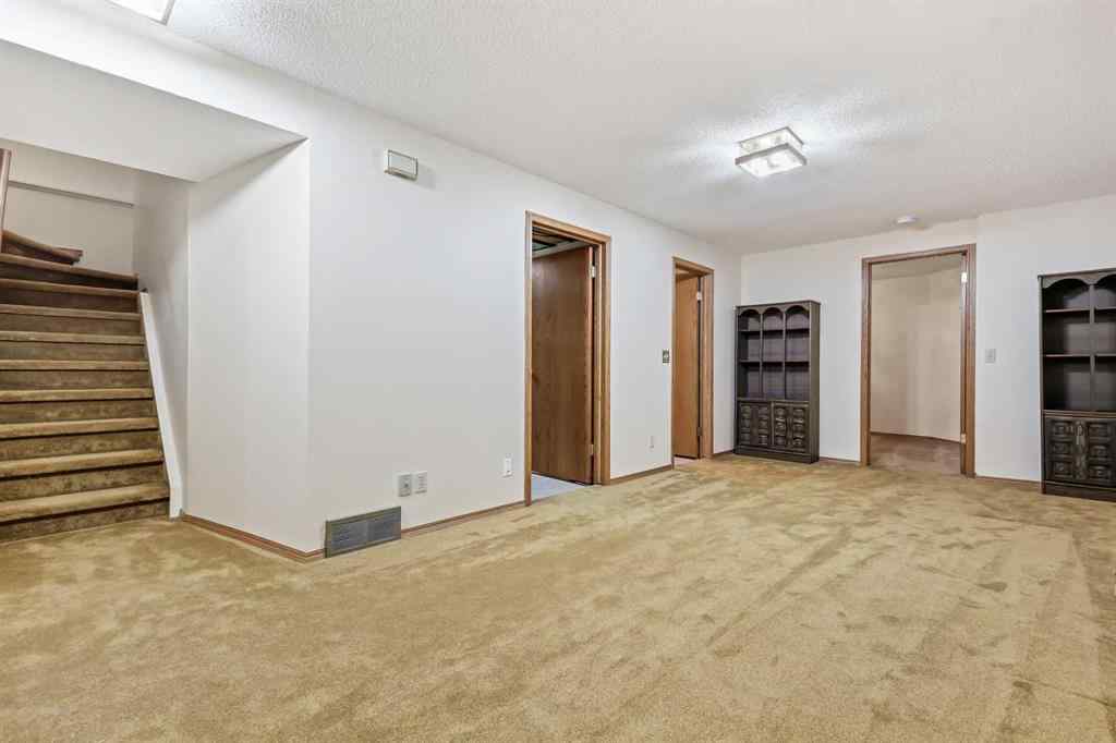 MLS® A2254608 - 260 Sun Valley Drive SE in Sundance Calgary, Residential