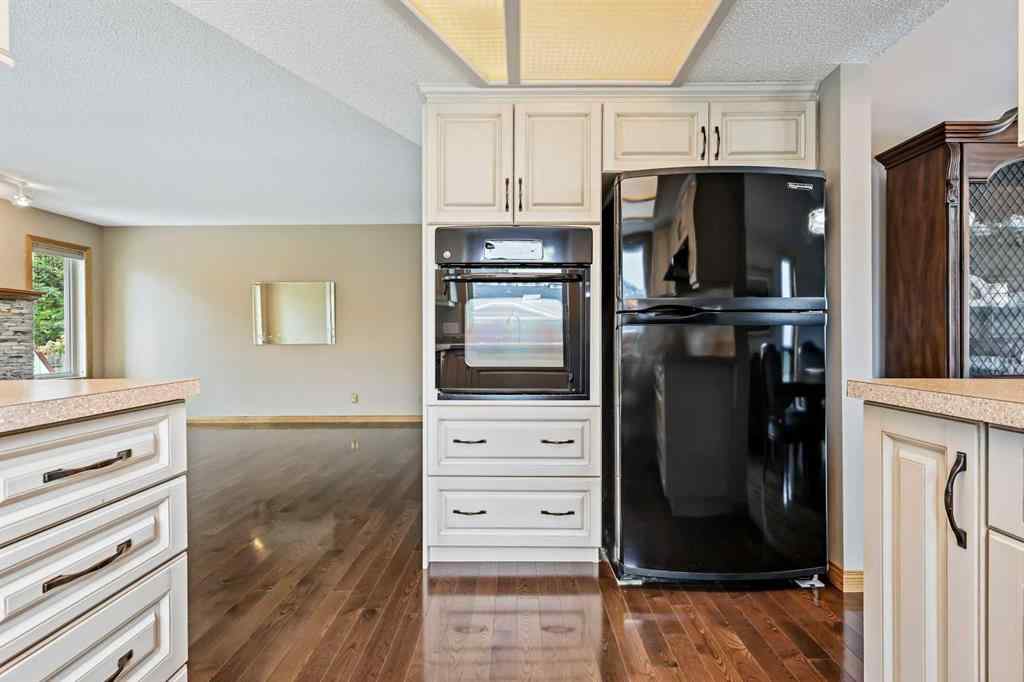 MLS® A2254608 - 260 Sun Valley Drive SE in Sundance Calgary, Residential