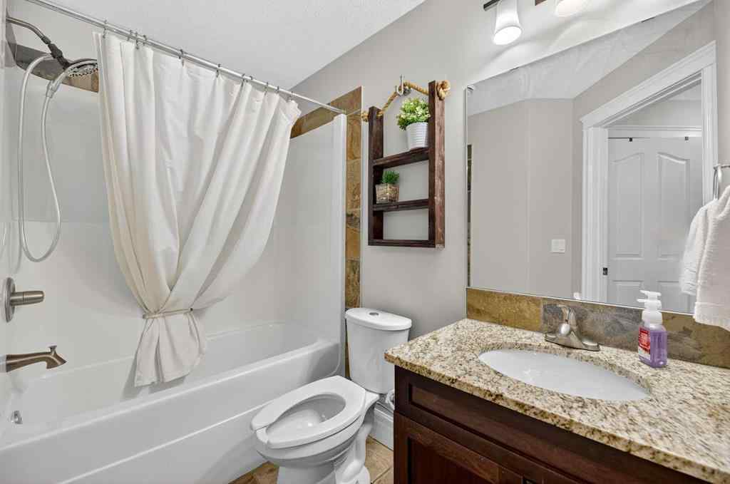 MLS® A2254610 - 12 Vermont Close  in NONE Olds, Residential