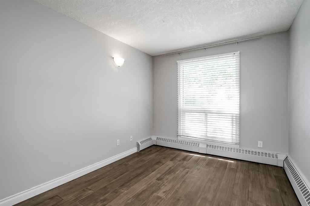 MLS® A2254620 - Unit #305 60 38a Avenue SW in Parkhill Calgary, Residential